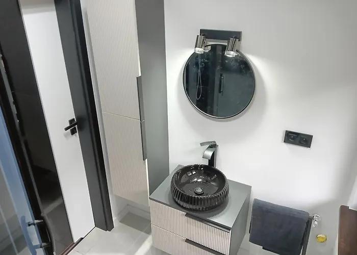 Nyaraló Osada Blanka Black & White Swornegacie